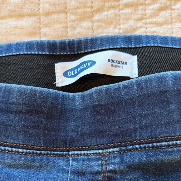 Old Navy Dark Blue Women's Skinny Jeans - Picture 2 of 8